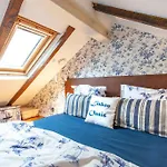 Alfama I, Eco-Penthouse With View & French Balcony
