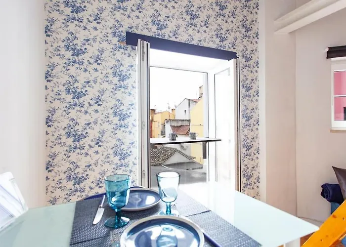 Alfama I, Eco-Penthouse With View & French Balcony